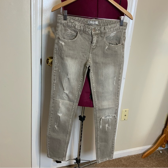 Like New Free People Distressed Skinny light Gray Jeans 26 size Women - Picture 3 of 16